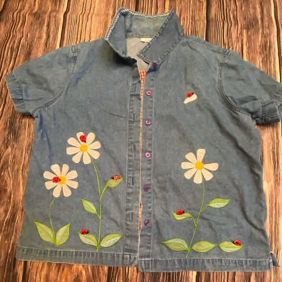 Ms Lee vintage Large layered button up. Flowers & lady bugs. Red gingham denim - Picture 2 of 8